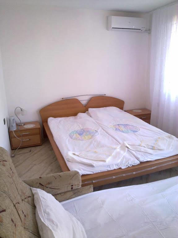 Farlalievi Guest House Sozopol Exterior photo